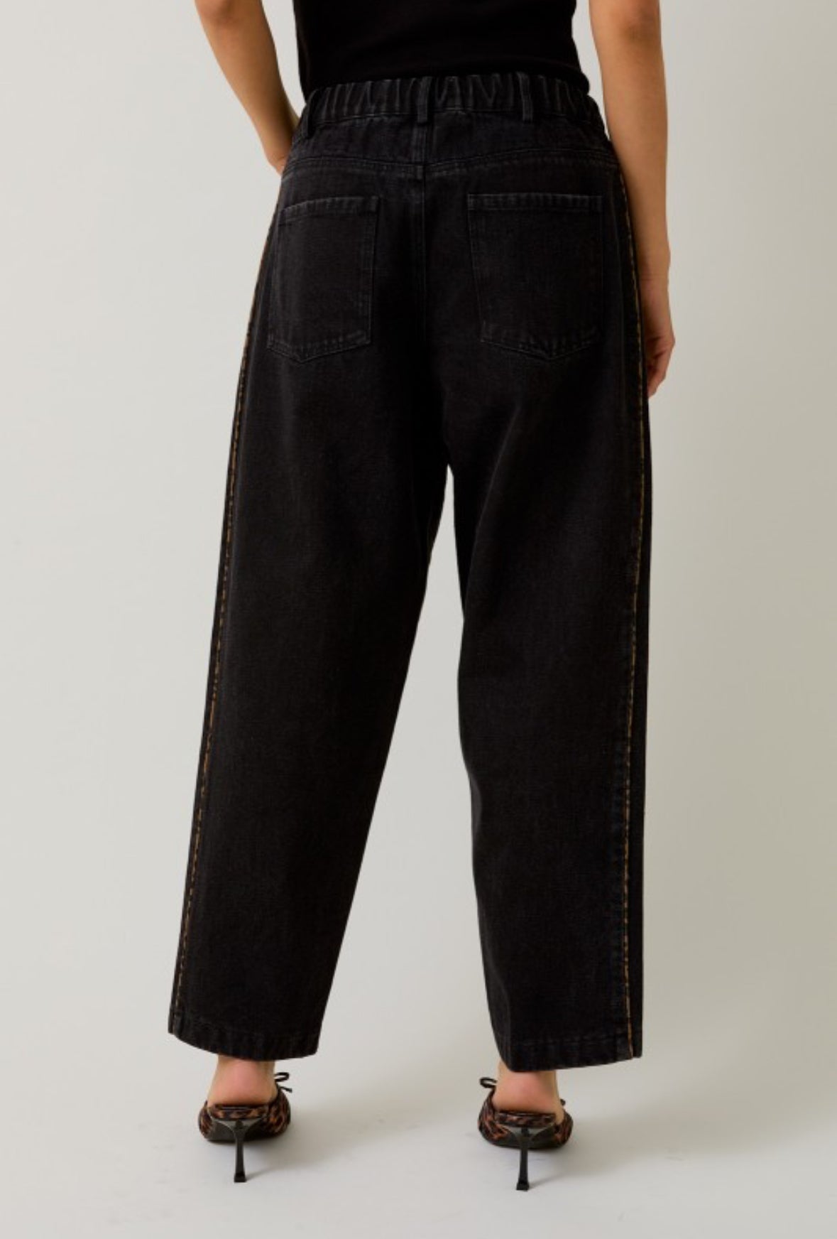 Clarisse Barrel Jeans w/Leopard Detail