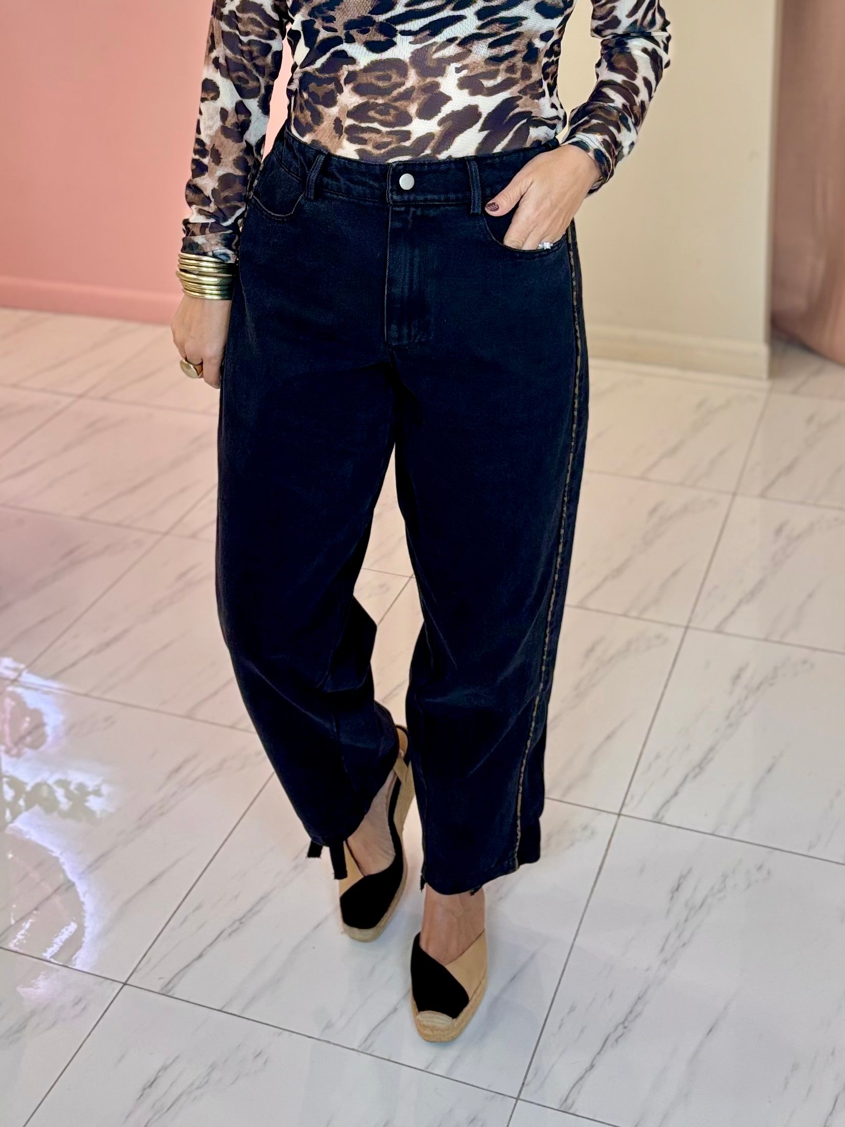 Clarisse Barrel Jeans w/Leopard Detail